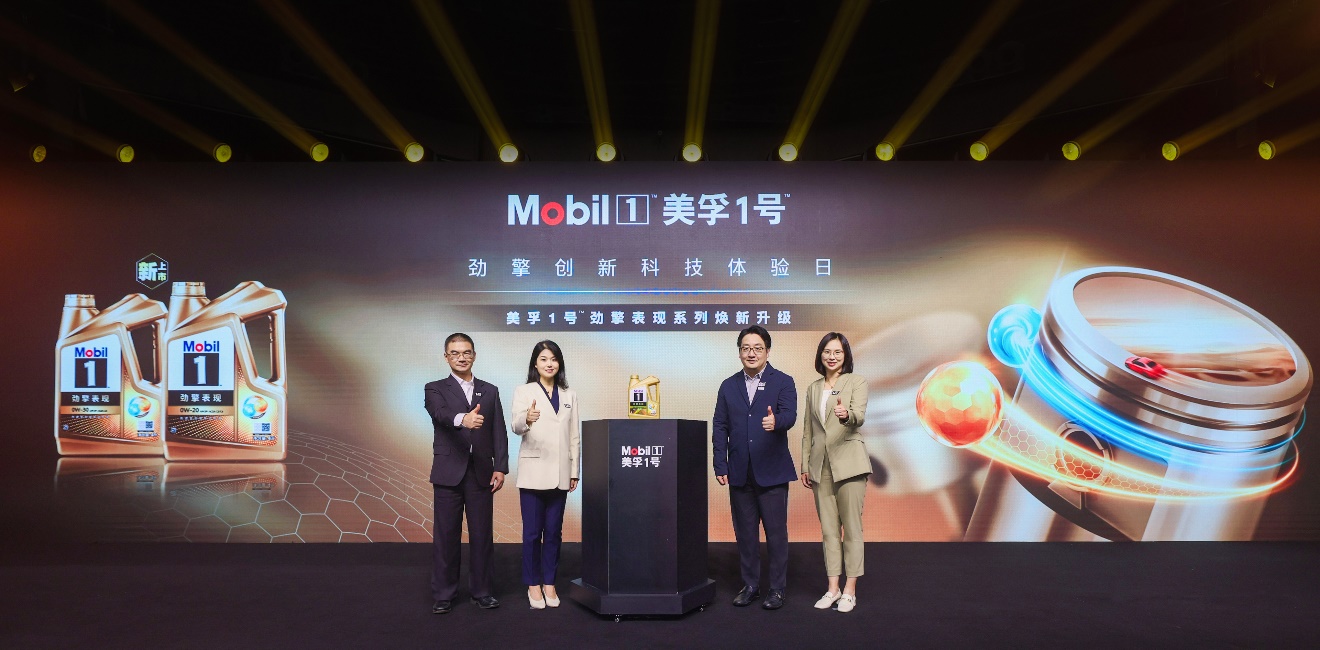 A group of people standing on a stage

Description automatically generated