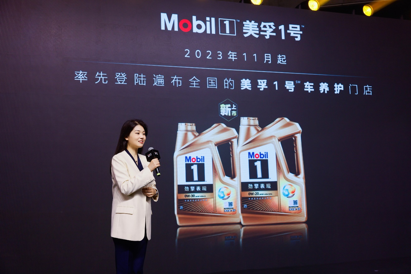 A person standing in front of a large screen

Description automatically generated