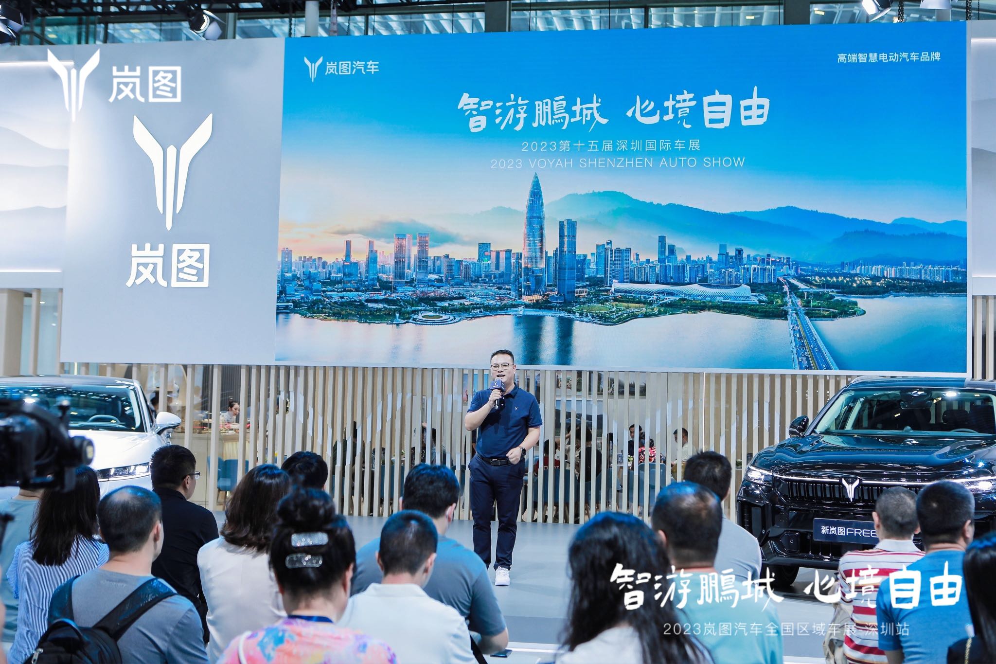 人们在看台上的人群

中度可信度描述已自动生成